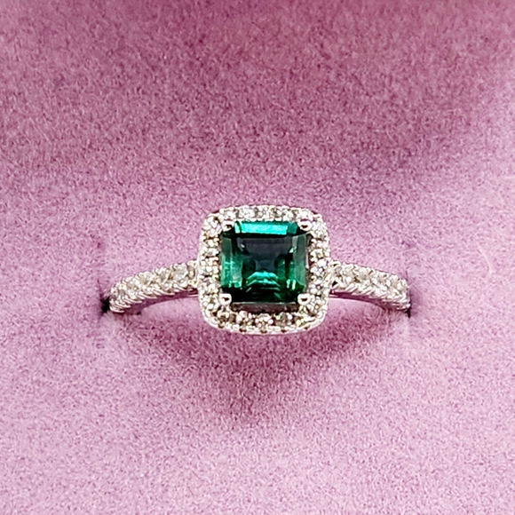 Emerald Moissanite Ring - Picture 2 of 8